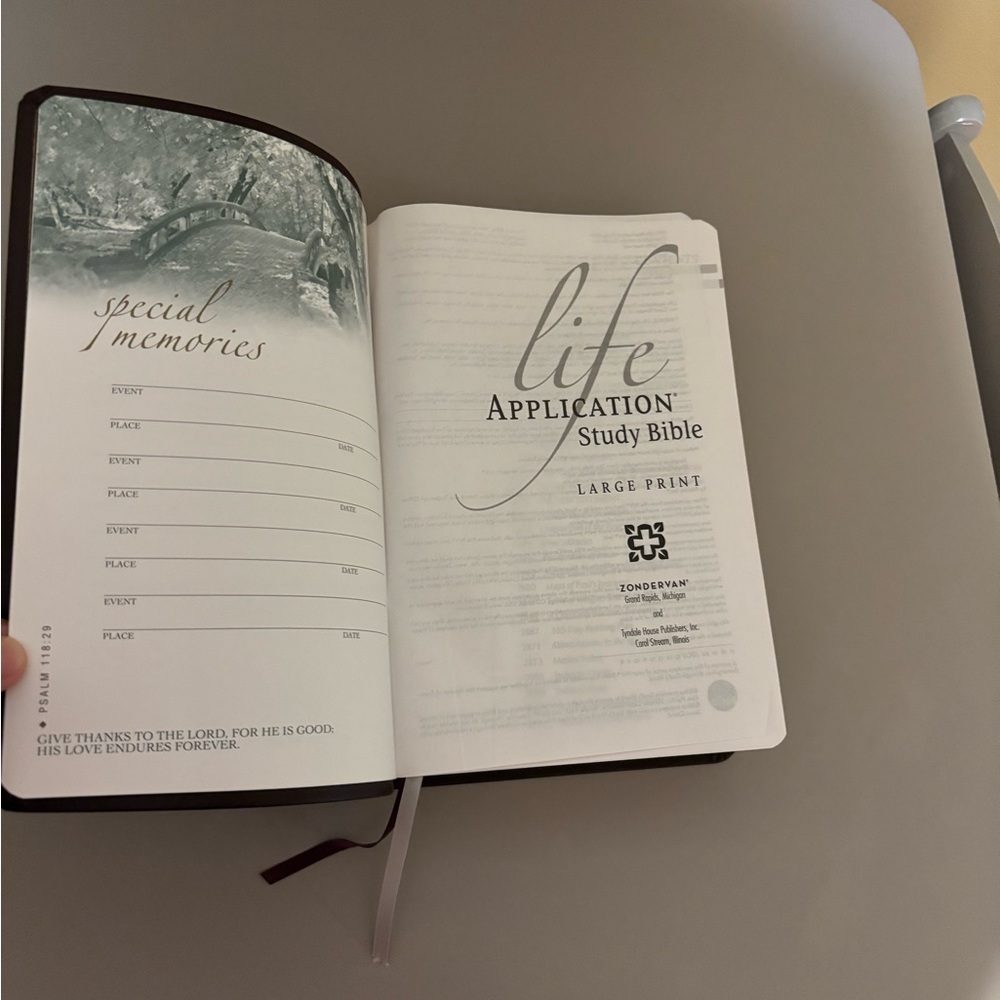 Life Application Study Bible Large Print